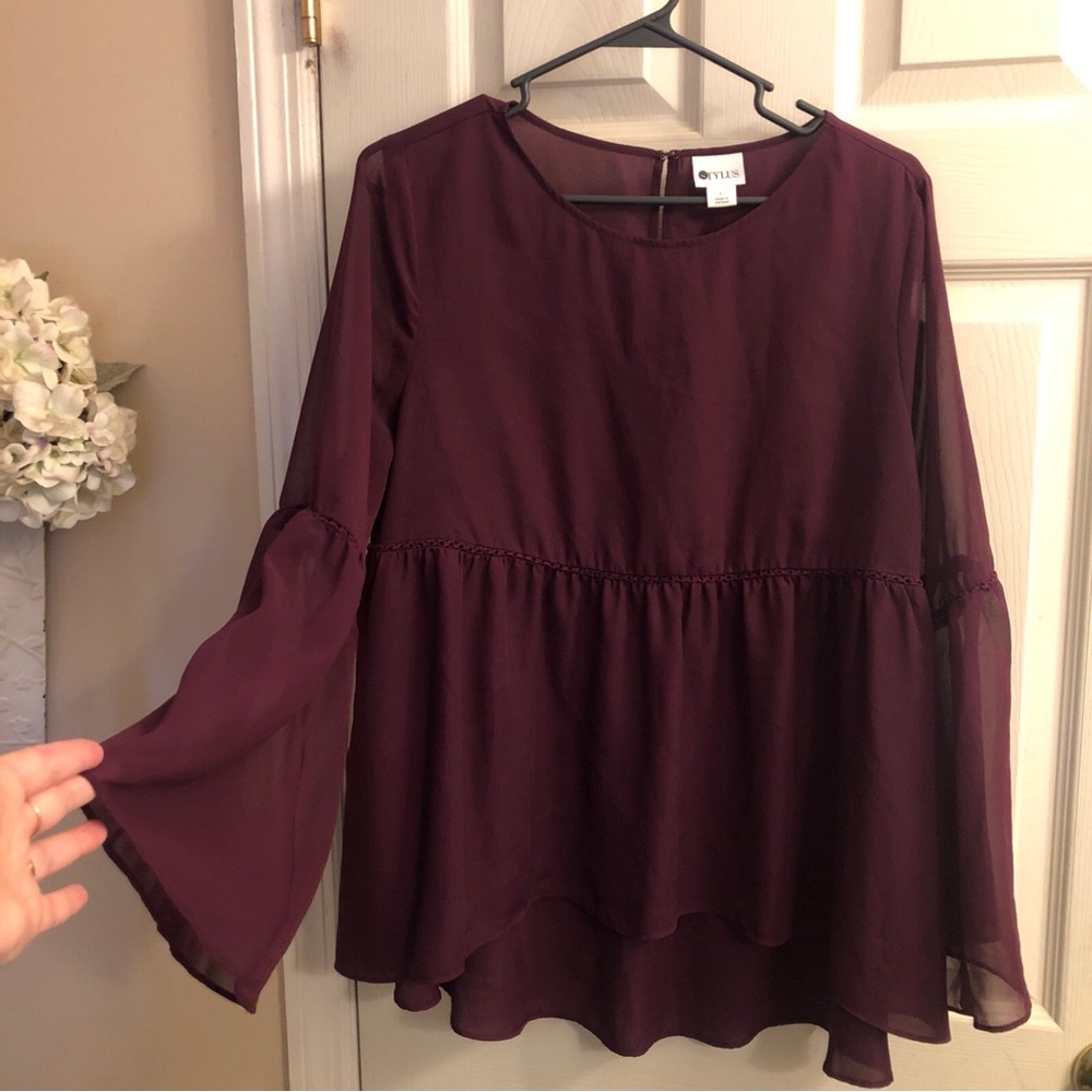 Pretty top - semi sheer. SZ- large. EUC Bell sleeves  gorgeous on